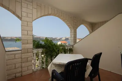 Garçonnière avec la terrasse et la vue sur le mer Stara Novalja, Pag (As-6469-b)