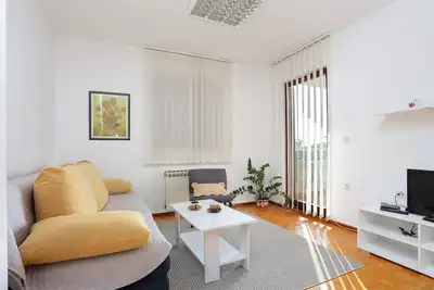 Image de Appartement de deux chambres avec la terrasse Makarska (A-5984-a)