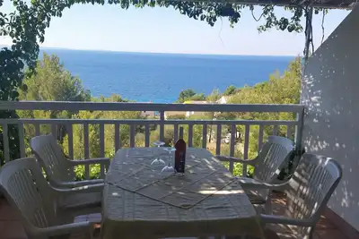 Appartement d'une chambre avec le balcon et la vue sur le mer Ivan Dolac, Hvar (A-12644-b)
