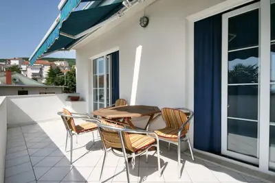 Image de Appartement de deux chambres avec la terrasse et la vue sur le mer Selce, Crikvenica (A-5366-a)