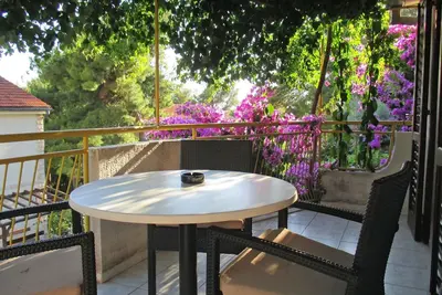 Image de Appartement d'une chambre avec la terrasse Ivan Dolac, Hvar (A-4584-b)