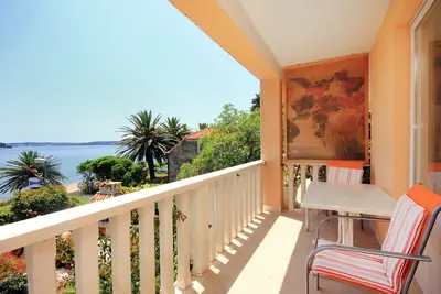 Image de Garçonnière avec le balcon et la vue sur le mer Orebic, Peljesac (As-641-b)