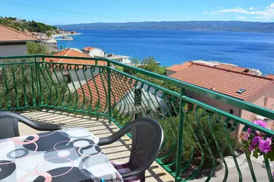 Image de Appartement de trois chambres avec la terrasse et la vue sur le mer Suhi Potok, Omis (A-11401-a)