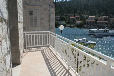 Appartement de deux chambres avec la terrasse et la vue sur le mer Brna, Korcula (A-4415-b)