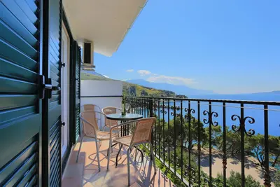 Image de Appartement de deux chambres prés de la plage Lokva Rogoznica, Omis (A-2762-a)