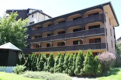 Image de Rare appartement de trois chambres avec vue sur le Mont Blanc.