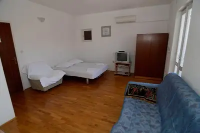 Image de Garçonnière avec le balcon Makarska (As-12211-c)