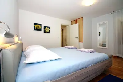 Image de Appartement d'une chambre avec la terrasse et la vue sur le mer Tisno, Murter (A-5106-a)
