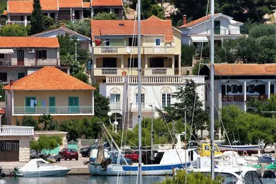 Image de Appartement de deux chambres avec la terrasse et la vue sur le mer Jezera, Murter (A-5063-c)