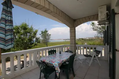 Appartement de deux chambres avec la terrasse et la vue sur le mer Povljana, Pag (A-6502-b)