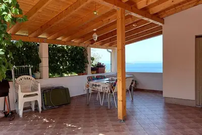 Image de Appartement de deux chambres avec la terrasse et la vue sur le mer Sali, Dugi otok (A-8117-a)