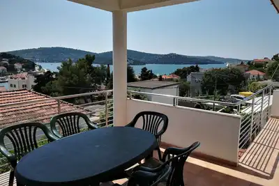 Image de Appartement de deux chambres avec la terrasse et la vue sur le mer Tisno, Murter (A-4295-a)