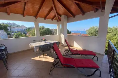 Image de Appartement de deux chambres avec la terrasse et la vue sur le mer Novi Vinodolski (A-5541-a)