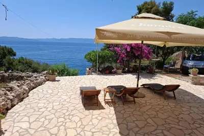 Image de Maison de pêcheur près de la mer Baie Lučica, Hvar (K-5679)