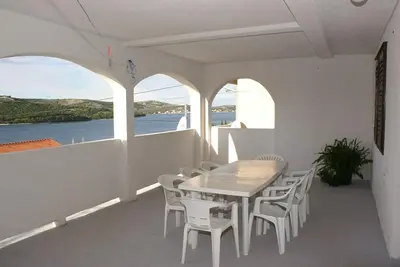 Image de Appartement de trois chambres avec la terrasse et la vue sur le mer Tisno, Murter (A-814-a)