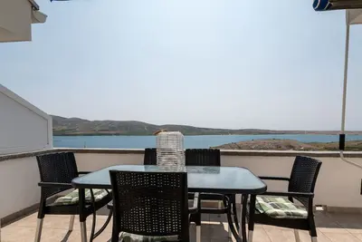 Image de Appartement de deux chambres avec la terrasse et la vue sur le mer Zubovici, Pag (A-9365-b)
