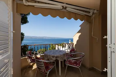 Image de Appartement d'une chambre prés de la plage Nemira, Omis (A-2782-b)