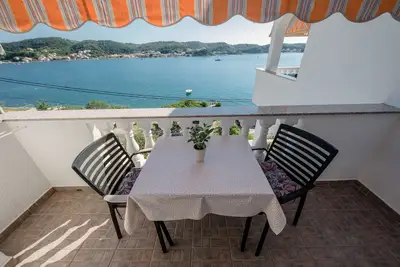 Appartement d'une chambre prés de la plage Supetarska Draga - Gornja, Rab (A-11579-e)