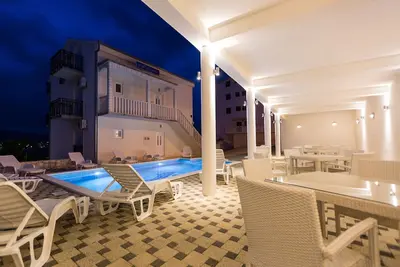 Image de Appartement de deux chambres avec le balcon et la vue sur le mer Okrug Donji, Ciovo (A-8664-a)