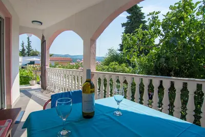 Image de Appartement d'une chambre avec la terrasse et la vue sur le mer Rogoznica (A-4186-b)