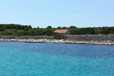 Image de Maison de pêcheur près de la mer Baie Matuskovica, Pasman (K-11343)