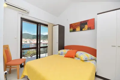 Image de Garçonnière avec le balcon et la vue sur le mer Vela Luka, Korcula (As-9243-a)