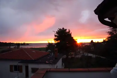 Image de Appartement d'une chambre avec la terrasse et la vue sur le mer Karigador, Novigrad (A-2534-a)
