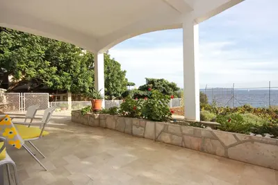 Image de Appartement de deux chambres prés de la plage Ivan Dolac, Hvar (A-5709-a)