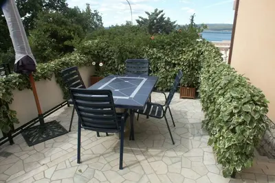 Image de Appartement de deux chambres avec la terrasse et la vue sur le mer Selce, Crikvenica (A-2355-a)