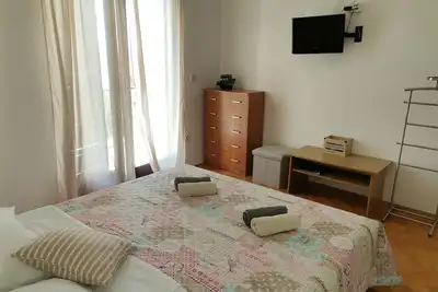 Image de Appartement d'une chambre avec la terrasse et la vue sur le mer Zavala, Hvar (A-128-b)