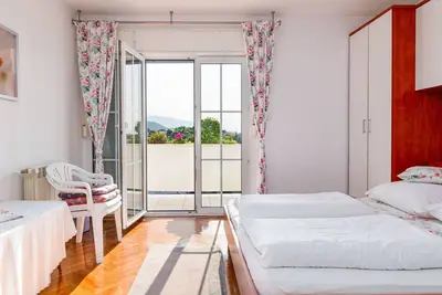 Appartement d'une chambre avec la terrasse et la vue sur le mer Banjol, Rab (A-5022-c)