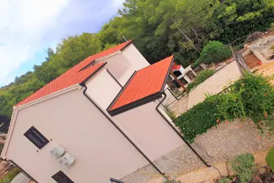 Image de Appartement de deux chambres avec la terrasse Rukavac, Vis (A-8496-a)