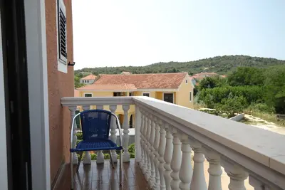 Image de Appartement de deux chambres avec le balcon et la vue sur le mer Kukljica, Ugljan (A-8253-b)