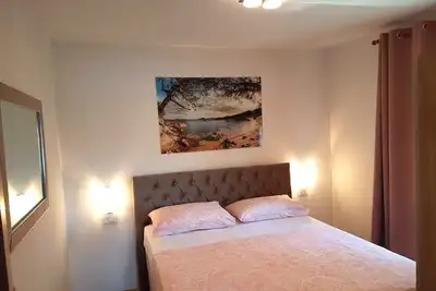 Image de Appartement d'une chambre avec la terrasse et la vue sur le mer Mavarstica, Ciovo (A-12696-b)
