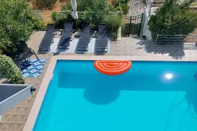 Image de Appartement de deux chambres avec la terrasse et la vue sur le mer Brela, Makarska (A-6828-b)