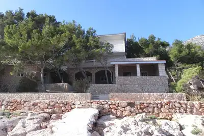 Image de Appartement de quatre chambres prés de la plage Sveta Nedilja, Hvar (A-11433-c)