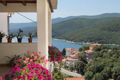 Appartement d'une chambre avec la terrasse et la vue sur le mer Rabac, Labin (A-2340-c)