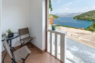 Image de Garçonnière avec la terrasse et la vue sur le mer Pucisca, Brac (As-5625-a)