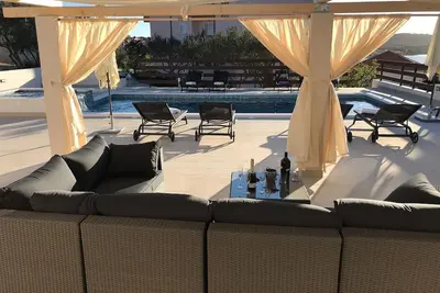 Image de Appartement de deux chambres avec la terrasse et la vue sur le mer Okrug Gornji, Ciovo (A-12119-a)