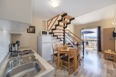 Image de Garçonnière avec le balcon et la vue sur le mer Drvenik Donja vala, Makarska (As-9654-b)