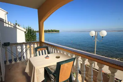 Image de Appartement d'une chambre prés de la plage Preko, Ugljan (A-8384-a)