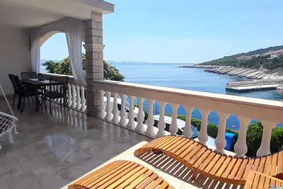 Image de Appartement de deux chambres prés de la plage Zavalatica, Korcula (A-184-a)