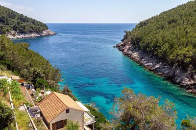 Image de Maison de pêcheur près de la mer Baie Bratinja Luka, Korcula (K-12599)