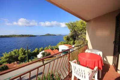 Image de Appartement d'une chambre avec le balcon et la vue sur le mer Prizba, Korcula (A-9227-c)