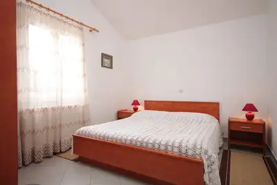 Image de Appartement d'une chambre avec la terrasse et la vue sur le mer Nerezine, Losinj (A-3451-c)