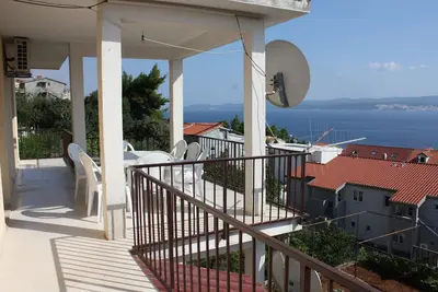 Image de Appartement de quatre chambres avec la terrasse et la vue sur le mer Stanici, Omis (A-10360-a)