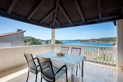 Image de Appartement d'une chambre avec la terrasse et la vue sur le mer Tisno, Murter (A-812-b)