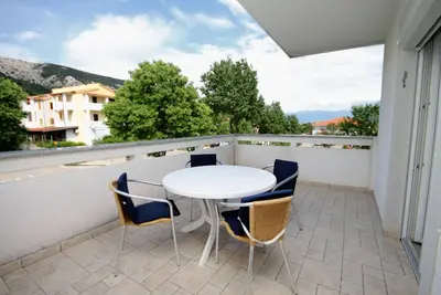 Image de Appartement de deux chambres avec la terrasse Baska, Krk (A-5330-a)