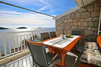 Image de Appartement de quatre chambres prés de la plage Prizba, Korcula (A-9255-d)