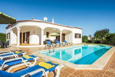 Image de Villa Lourenco - Une villa individuelle, Très bien situé pour les magasins et restaurants, Wi-Fi